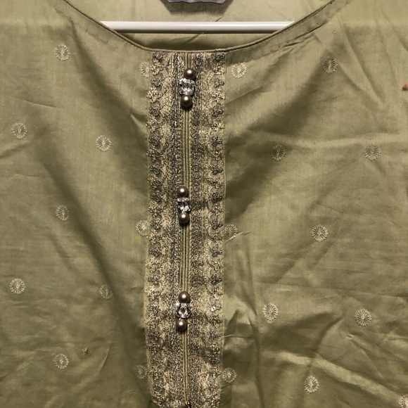 Maria B Luxury Lawn Embroidered Pakistani 3pc Suit - Picture 6 of 12